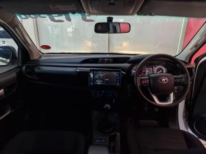 Toyota Hilux 2.4GD-6 single cab Raider manual - Image 21