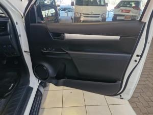Toyota Hilux 2.4GD-6 single cab Raider manual - Image 9