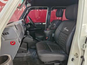 Toyota Land Cruiser 79 2.8GD-6 double cab auto - Image 12