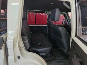 Toyota Land Cruiser 79 2.8GD-6 double cab auto - Image 13