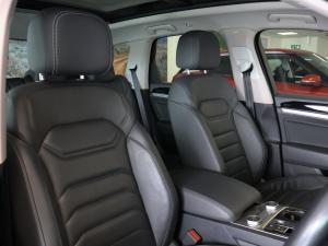 Volkswagen Touareg V6 TDI Luxury - Image 19
