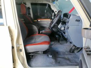 Toyota Land Cruiser 76 2.8GD-6 station wagon LX manual - Image 14
