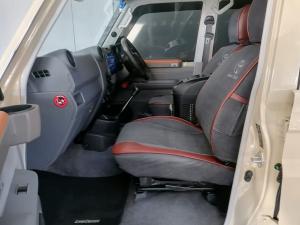 Toyota Land Cruiser 76 2.8GD-6 station wagon LX manual - Image 16