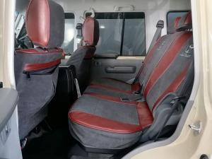 Toyota Land Cruiser 76 2.8GD-6 station wagon LX manual - Image 17