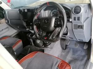 Toyota Land Cruiser 76 2.8GD-6 station wagon LX manual - Image 18