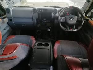 Toyota Land Cruiser 76 2.8GD-6 station wagon LX manual - Image 21