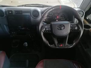 Toyota Land Cruiser 76 2.8GD-6 station wagon LX manual - Image 23
