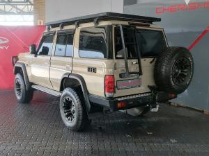 Toyota Land Cruiser 76 2.8GD-6 station wagon LX manual - Image 3