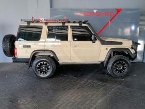 Toyota Land Cruiser 76 2.8GD-6 station wagon LX manual - Image 5