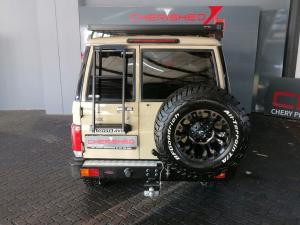 Toyota Land Cruiser 76 2.8GD-6 station wagon LX manual - Image 8