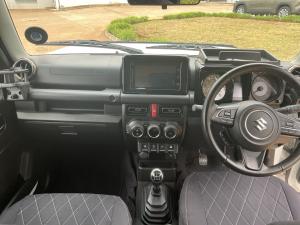 Suzuki Jimny 1.5 GLX AllGrip 3-door manual - Image 6