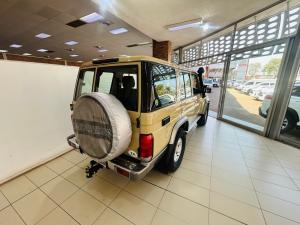 Toyota Land Cruiser 76 4.5D-4D V8 station wagon LX - Image 2