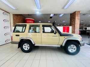 Toyota Land Cruiser 76 4.5D-4D V8 station wagon LX - Image 3