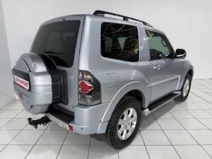 Mitsubishi Pajero 3-door 3.2DI-D GLS - Image 4