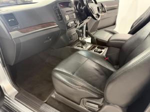 Mitsubishi Pajero 3-door 3.2DI-D GLS - Image 7