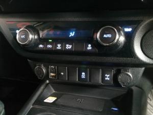 Toyota Hilux 4.0 V6 double cab Raider - Image 10