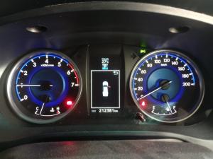 Toyota Hilux 4.0 V6 double cab Raider - Image 11