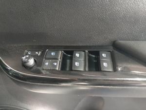 Toyota Hilux 4.0 V6 double cab Raider - Image 14