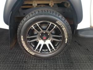Toyota Hilux 4.0 V6 double cab Raider - Image 16