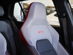 Volkswagen Golf GTI - Image 14