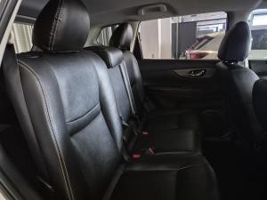 Nissan X-Trail 2.5 4x4 SE - Image 22