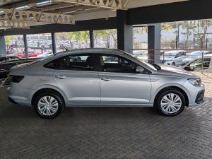 Volkswagen Polo sedan 1.6 Life - Image 11