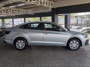Volkswagen Polo sedan 1.6 Life - Image 12