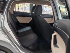 Volkswagen Polo sedan 1.6 Life - Image 17