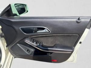 Mercedes-Benz CLA CLA200 auto - Image 12