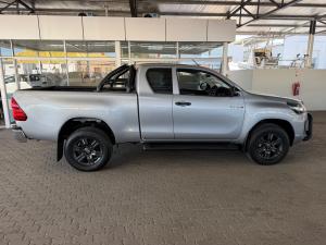 Toyota Hilux 2.4GD-6 Xtra cab Raider manual - Image 3