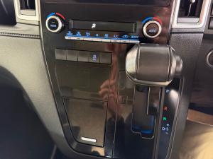 Toyota Quantum 2.8 LWB bus 6-seater VX Premium - Image 13