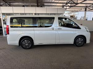 Toyota Quantum 2.8 LWB bus 6-seater VX Premium - Image 3