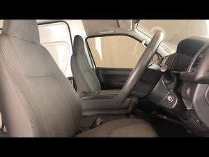 Toyota Quantum 2.7 S-Long panel van - Image 10