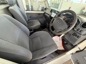 Toyota Land Cruiser 79 4.5D-4D V8 single cab LX 70th Anniversary - Image 11