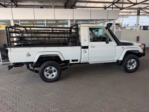 Toyota Land Cruiser 79 4.5D-4D V8 single cab LX 70th Anniversary - Image 3