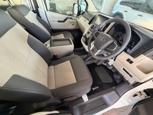 Toyota Quantum 2.8 LWB bus 11-seater GL - Image 14