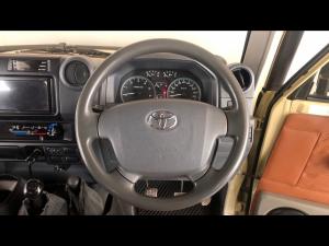 Toyota Land Cruiser 79 4.5D-4D V8 double cab LX - Image 8
