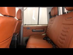 Toyota Land Cruiser 79 4.5D-4D V8 double cab LX - Image 11