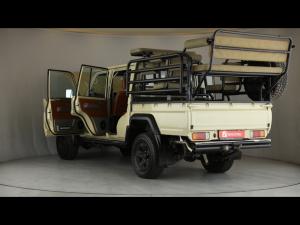 Toyota Land Cruiser 79 4.5D-4D V8 double cab LX - Image 25