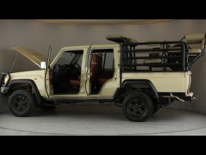 Toyota Land Cruiser 79 4.5D-4D V8 double cab LX - Image 26