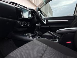Toyota Hilux 2.4GD-6 single cab 4x4 Raider manual - Image 7
