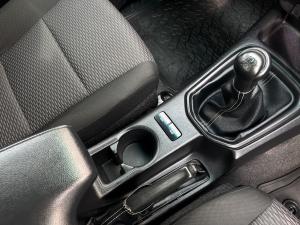 Toyota Hilux 2.4GD-6 single cab 4x4 Raider manual - Image 12