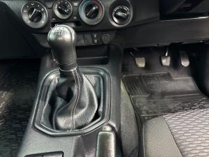 Toyota Hilux 2.4GD-6 single cab 4x4 Raider manual - Image 13