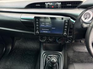 Toyota Hilux 2.4GD-6 single cab 4x4 Raider manual - Image 15