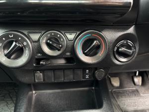 Toyota Hilux 2.4GD-6 single cab 4x4 Raider manual - Image 16