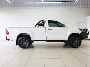 Toyota Hilux 2.4GD-6 single cab 4x4 Raider manual - Image 3
