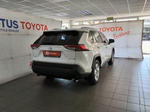 Toyota RAV4 2.0 GX auto - Image 2