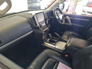 Toyota Land Cruiser 200 4.5D-4D V8 VX-R - Image 7