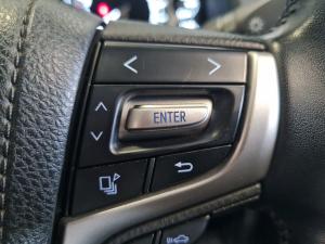 Toyota Land Cruiser 200 4.5D-4D V8 VX-R - Image 10