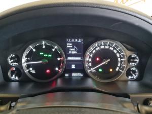 Toyota Land Cruiser 200 4.5D-4D V8 VX-R - Image 11